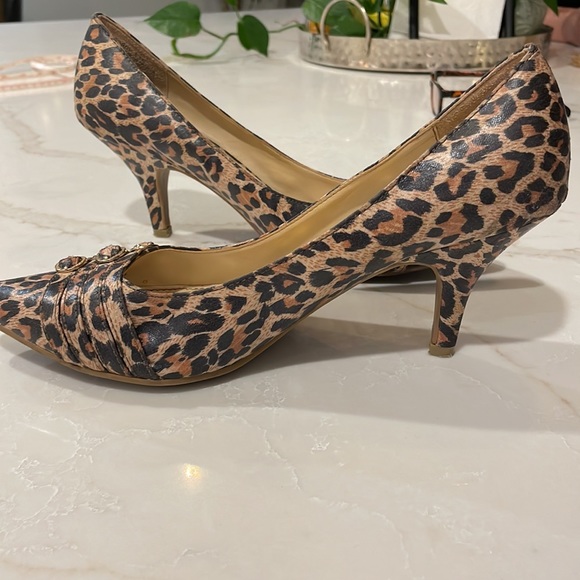 EUC LEOPARD PRINT PUMPS - Picture 3 of 8